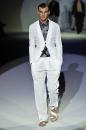 Мрачната пролетна колекция на Emporio Armani